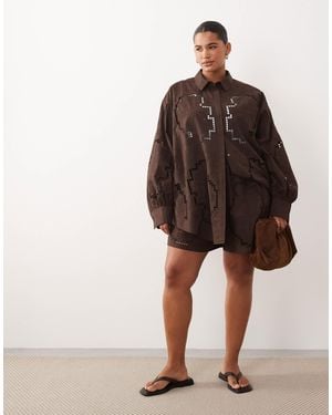 ARRANGE Curve Cutwork Embroidered Shorts - Brown