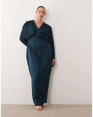 Tfnc Plus Robe longue en satin à décolleté plongeant et manches kimono bleu marine