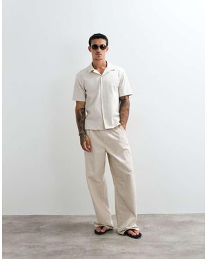 Weekday Camisa Resort Color Tostado De Manga Corta-Marrón - Blanco