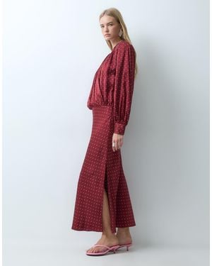 & Other Stories Robe portefeuille en satin à manches longues à pois rouges