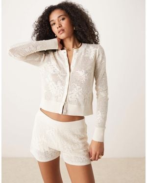 Abercrombie & Fitch – langärmlige strickjacke aus durchbrochenem strick - Weiß