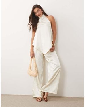 Missy Empire Missy Empire Satin Wide Leg Trousers - Natural