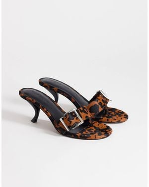 TOPSHOP Nadine mule aus leder mit echtfellbesatz, mittelhohem absatz und schnalle im leopardenmuster - Braun