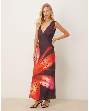 Abercrombie & Fitch Vestido Para Eventos Especiales Largo Rojo Con Estampado De Flor Y Espalda Al Aire De -Negro - Blanco