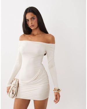 Oh Polly Schmal fallendes minikleid mit schulterfreiem ausschnitt und drapierung - Weiß