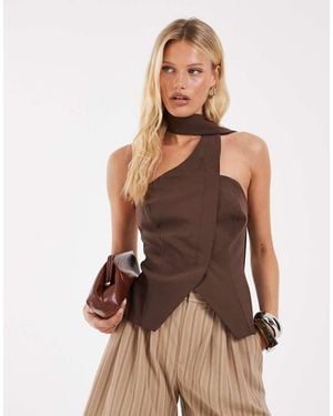 ASOS Chaleco Con Escote Palabra De Honor Y Detalle De Fular Envolvente Al Cuello-Marrón