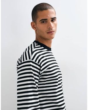 Weekday Camiseta Oversize De Manga Larga A Rayas En Negro Claro Y Blanco