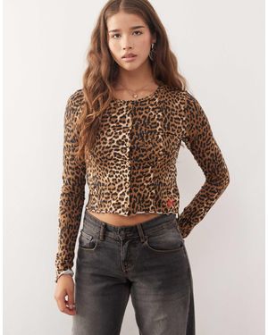 Noisy May Crop top boutonné à bordures ondulées - imprimé léopard - Marron