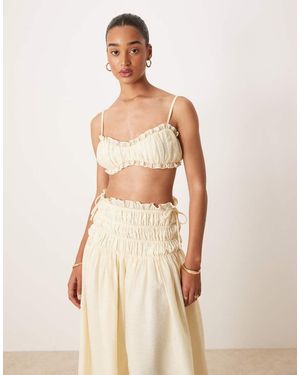 Wanderdoll Top Beis Estilo Bralette Con Lazada Trasera Y Diseño Fruncido De Tejido Efecto Lino Soulie De (Parte De Un Conjunto)-Neutro