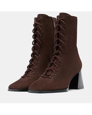 Stradivarius – schnür-stiefeletten aus braunem leder mit hohem absatz