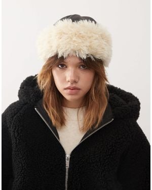 Weekday Hat With Faux Fur Trim - Black