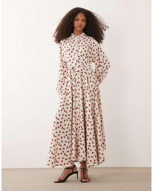 Iyal Maxi Jurk Met Kraagdetail, Knoopsluiting En Rozenprint - Wit