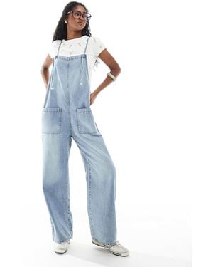 Monki Salopette en jean avec détail noué - clair délavé - Bleu