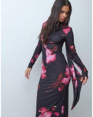 ASOS Figurbetontes langärmliges maxikleid mit hohem kragen und schal-detail im blumenmuster - Blau