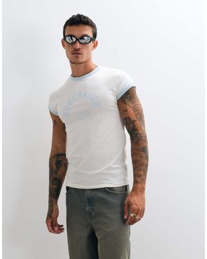 ASOS T-Shirt Attillata Color Crema Con Stampa Grafica "Sun Chaser" Invecchiata E Scollo A Vogatore - Bianco