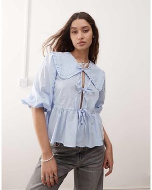 Monki Blouse Met Peplum, Lange Mouwen En Ruches Aan De Kraag - Blauw