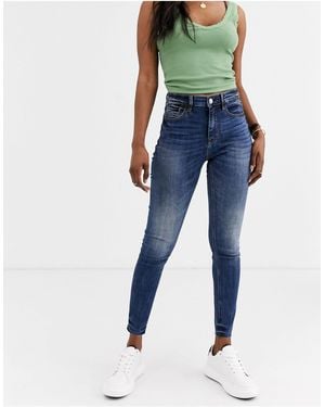 Stradivarius Vaqueros azul medio ajustados