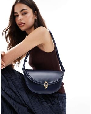 ASOS Sac effet croco à bandoulière réglable avec fermoir clippé en métal - Bleu