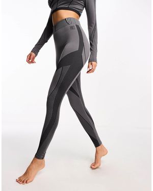HIIT Highwaisted Seamless Rib legging With Contrast Panels - Black