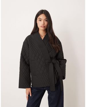 Aware – schlichte, gewickelte steppjacke - Schwarz