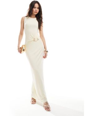 4th & Reckless – doppellagiges maxikleid mit racerneck, goldfarbenem metall und gerafftem detail - Weiß