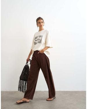 TOPSHOP Barrel Mid Rise Jean - White