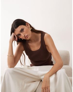 ARRANGE Ribbed Vest With Raw Cotton Trim - Brown
