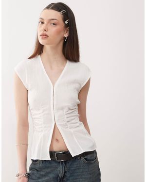 Weekday Top froissé col v avec crochet et agrafes - cassé - Rouge