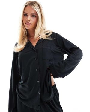 Loungeable Petite Super Soft Jersey Revere Top And Wide Leg Pyjama Set With Piping Detail - Black