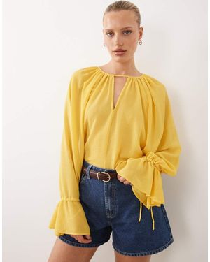 ASOS Blusa Amarillo Verdoso Con Detalle De Capa De Chifón-Verde