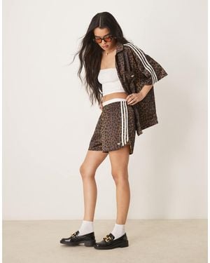 adidas Originals Satin Sprinter Shorts - Natural