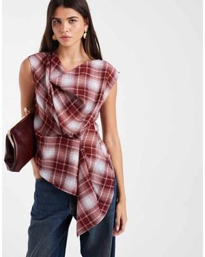 Vero Moda Top Zonder Mouwen Met Knoopdetail En Asymmetrische Zoom - Rood