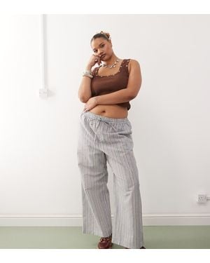 Collusion Plus Stripe Woven Trouser With Cargo Pockets - White