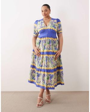 Hope & Ivy Plus Baumwoll-midikleid mit v-ausschnitt, puffärmeln und blumenmuster - Blau