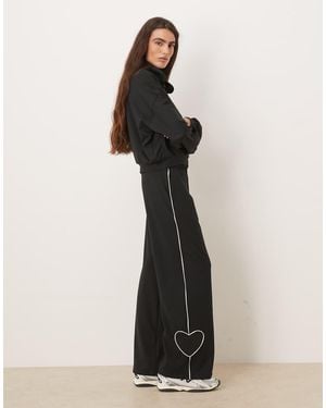 Hollister Gilly Hicks Heart Tipping baggy joggers Co-ord - White