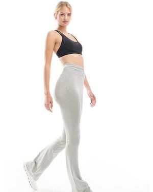 4505 Leggings De Corte Slim Acampanado Y Talle Alto Con Parte Delantera Fruncida De Asos Tall - Blanco
