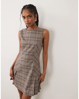 Nobody's Child Elegante Mouwloze Geruite Mini-Overgooierjurk Met Kilt - Bruin