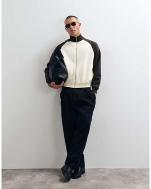 ASOS Sudadera Holgada Y Cuadrada Con Cremallera Frontal Y Mangas Raglán En Contraste En Marrón - Negro