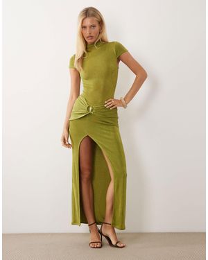 Ruched & Ready Jupe longue d'ensemble texturée et près du corps à taille drapée avec détail métallique doré et fente devant - Vert