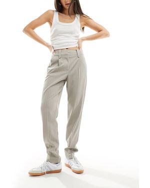 Vero Moda Tapered Trousers With Pleat Front - Grey