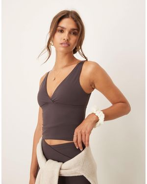 Tala Dayflex V Neck Longer Length Singlet - Brown