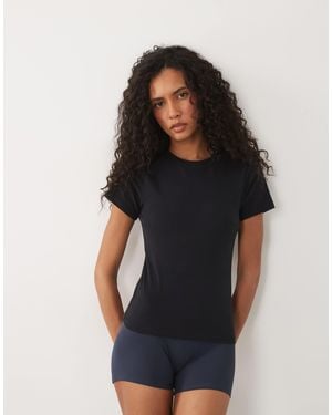 4505 – figurbetontes alltags-t-shirt aus baumwolle - Schwarz