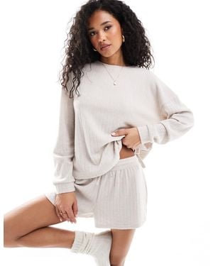 Loungeable – pullover mit rundhalsausschnitt und shorts aus superweichem, meliertem strick - Weiß