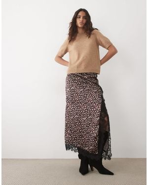 ASOS Satin-midirock mit spitzeneinsatz, hohem schlitz und rehbraun-print - Mehrfarbig