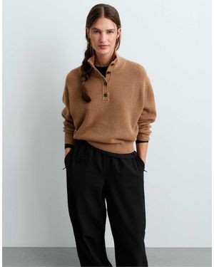 Oysho Pull boutonné 20 % laine en camel - Noir