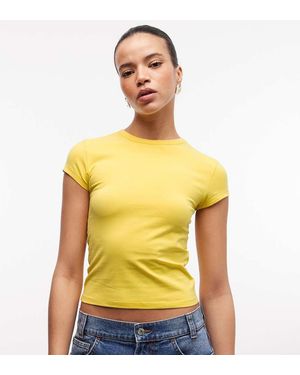 Collusion Camiseta Caqui Entallada Con Mangas De Casquillo-Amarillo