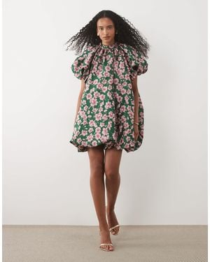 Sister Jane Colette jacquard-kleid mit hohem kragen, puffärmeln und bubble-saum, mini, mit blumenmuster, grün - Natur
