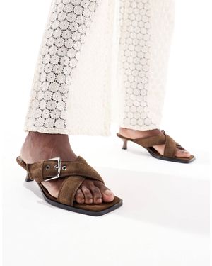 Stradivarius Buckle Detail Leather Heeled Thong Sandal - White