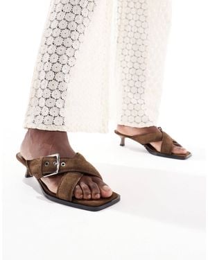 Stradivarius Buckle Detail Leather Heeled Thong Sandal - White