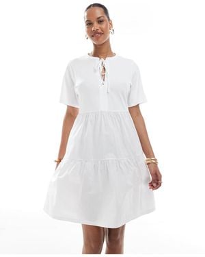 Threadbare Vestido Corto De Manga Corta Con Diseño Escalonado Y Detalle De Abertura De Tejido Rico En Algodón De - Blanco
